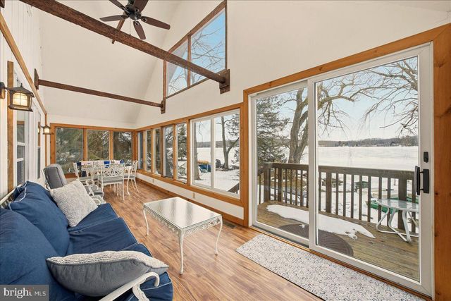 7698 LAKE SHORE DR, Pocono Lake, PA 18347