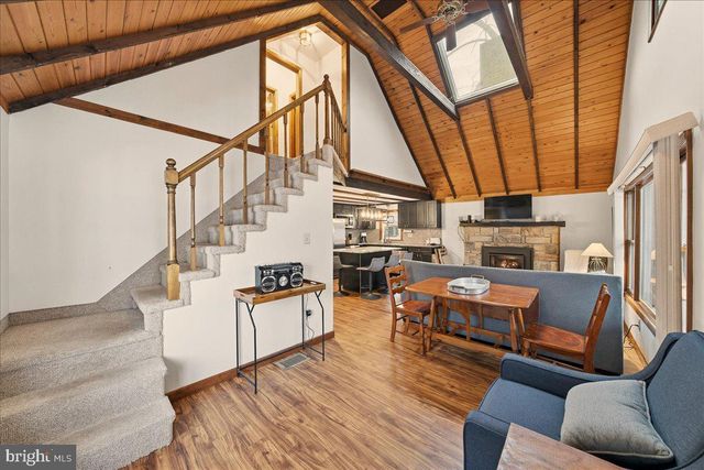 7698 LAKE SHORE DR, Pocono Lake, PA 18347