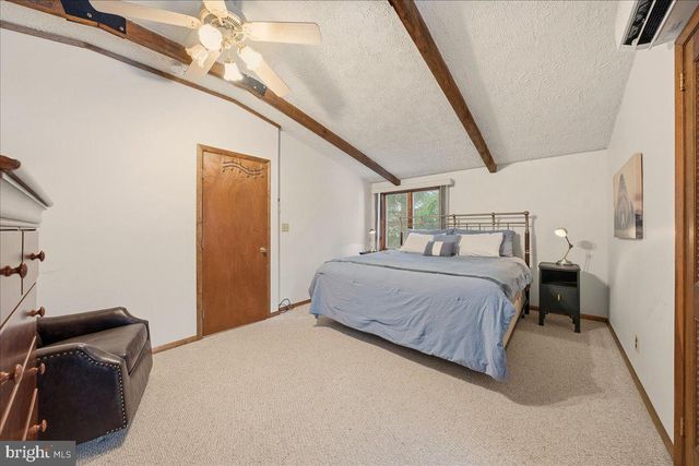 7698 LAKE SHORE DR, Pocono Lake, PA 18347