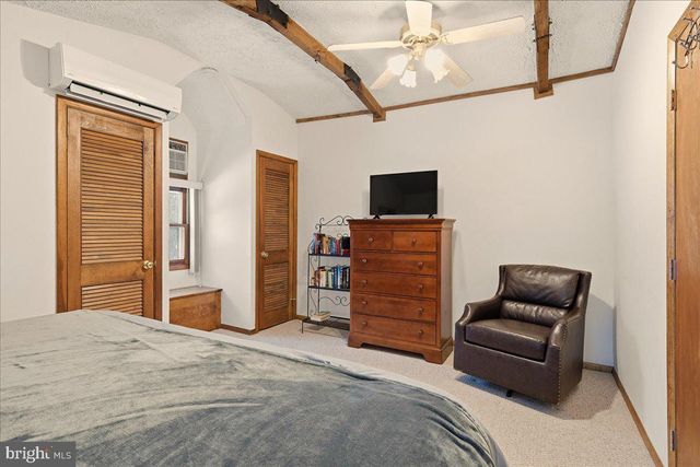 7698 LAKE SHORE DR, Pocono Lake, PA 18347