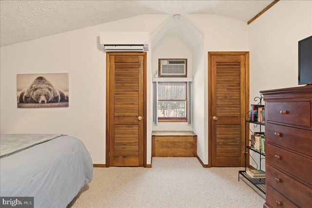 7698 LAKE SHORE DR, Pocono Lake, PA 18347