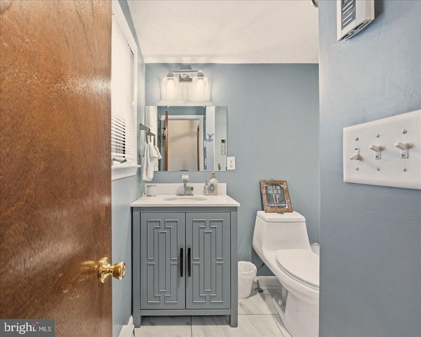 7698 LAKE SHORE DR, Pocono Lake, PA 18347