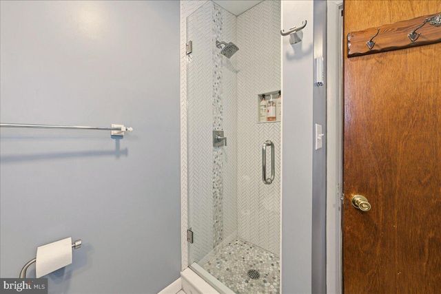 7698 LAKE SHORE DR, Pocono Lake, PA 18347