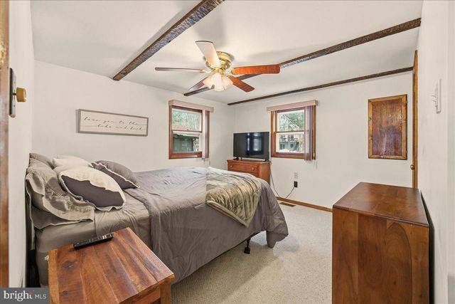 7698 LAKE SHORE DR, Pocono Lake, PA 18347