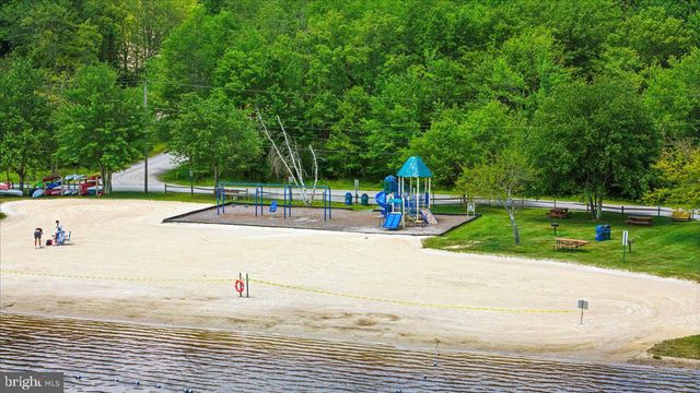 7698 LAKE SHORE DR, Pocono Lake, PA 18347