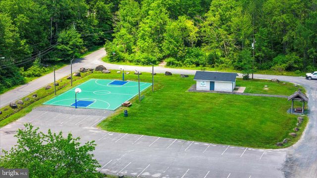 7698 LAKE SHORE DR, Pocono Lake, PA 18347