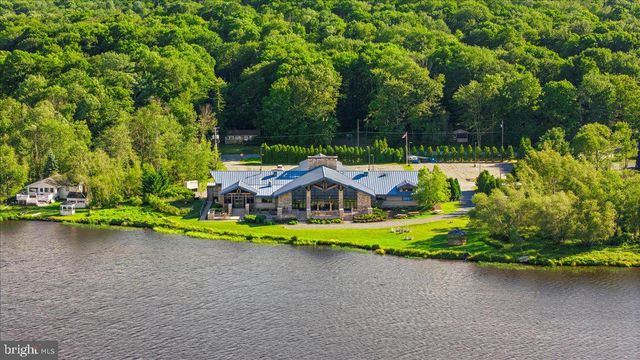 7698 LAKE SHORE DR, Pocono Lake, PA 18347