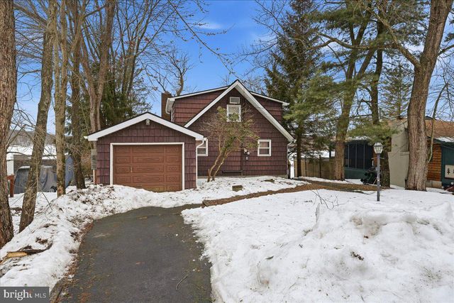 7698 LAKE SHORE DR, Pocono Lake, PA 18347