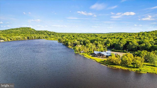 7698 LAKE SHORE DR, Pocono Lake, PA 18347