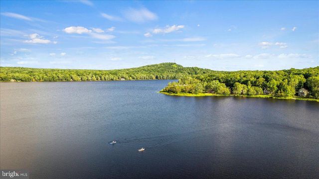 7698 LAKE SHORE DR, Pocono Lake, PA 18347