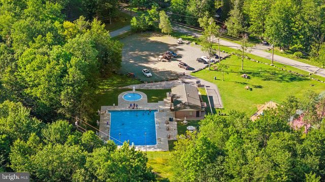 7698 LAKE SHORE DR, Pocono Lake, PA 18347
