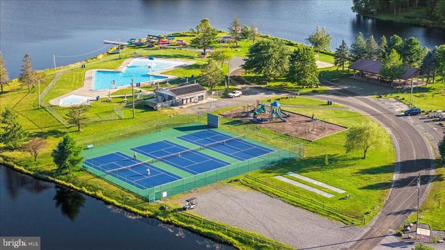 7698 LAKE SHORE DR, Pocono Lake, PA 18347