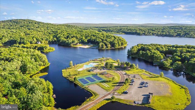 7698 LAKE SHORE DR, Pocono Lake, PA 18347