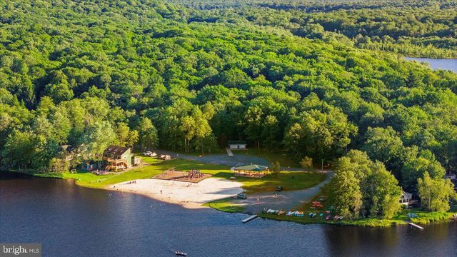 7698 LAKE SHORE DR, Pocono Lake, PA 18347