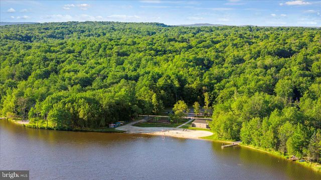 7698 LAKE SHORE DR, Pocono Lake, PA 18347