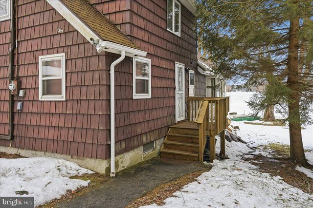 7698 LAKE SHORE DR, Pocono Lake, PA 18347