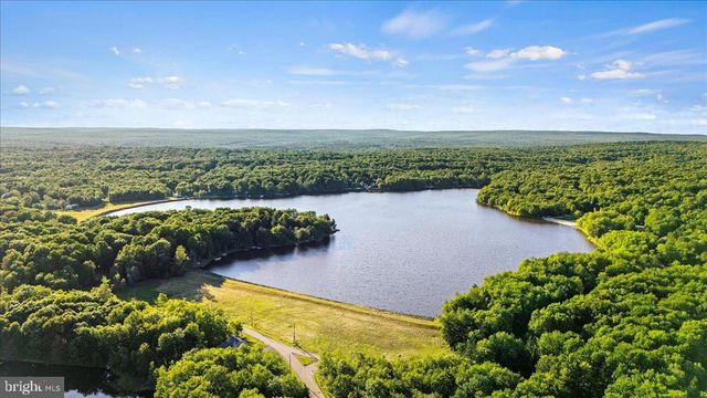 7698 LAKE SHORE DR, Pocono Lake, PA 18347