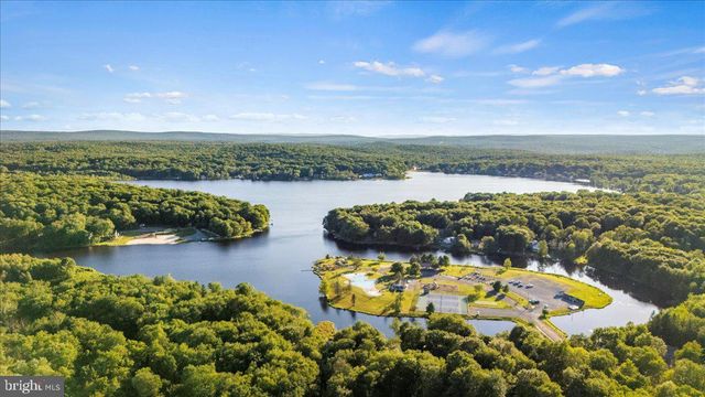 7698 LAKE SHORE DR, Pocono Lake, PA 18347