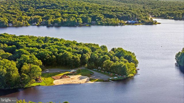 7698 LAKE SHORE DR, Pocono Lake, PA 18347