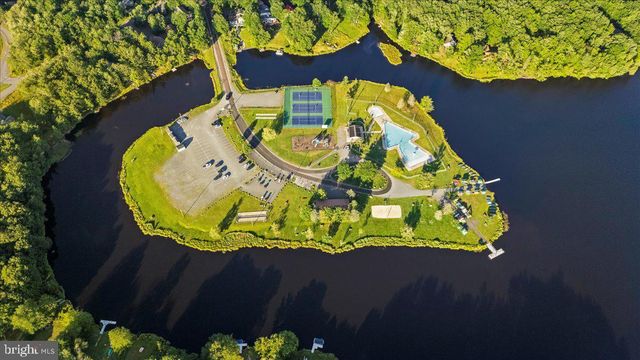 7698 LAKE SHORE DR, Pocono Lake, PA 18347