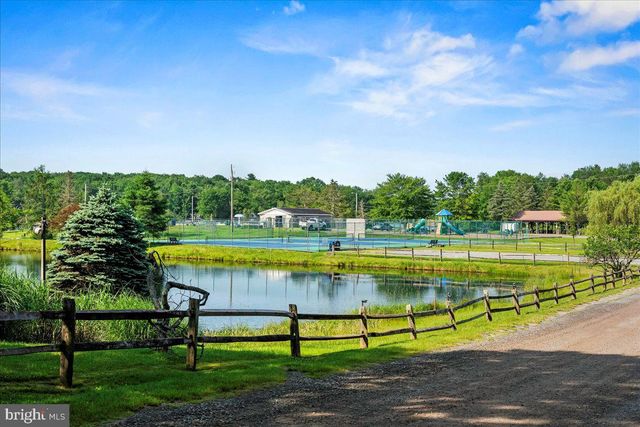 7698 LAKE SHORE DR, Pocono Lake, PA 18347