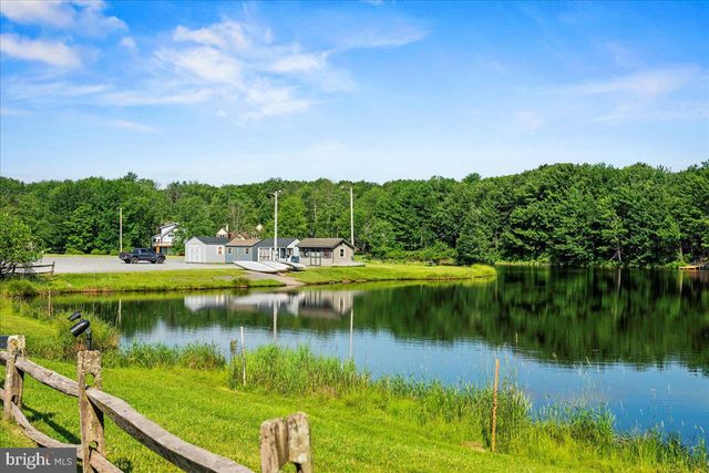 7698 LAKE SHORE DR, Pocono Lake, PA 18347