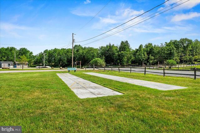 7698 LAKE SHORE DR, Pocono Lake, PA 18347