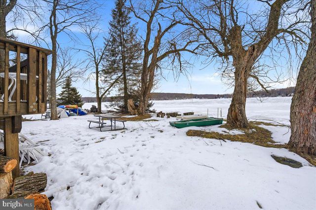 7698 LAKE SHORE DR, Pocono Lake, PA 18347