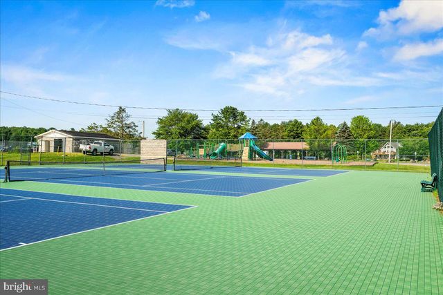 7698 LAKE SHORE DR, Pocono Lake, PA 18347