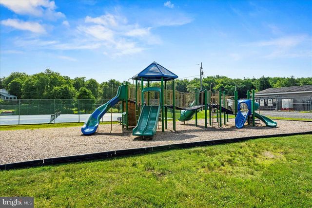 7698 LAKE SHORE DR, Pocono Lake, PA 18347