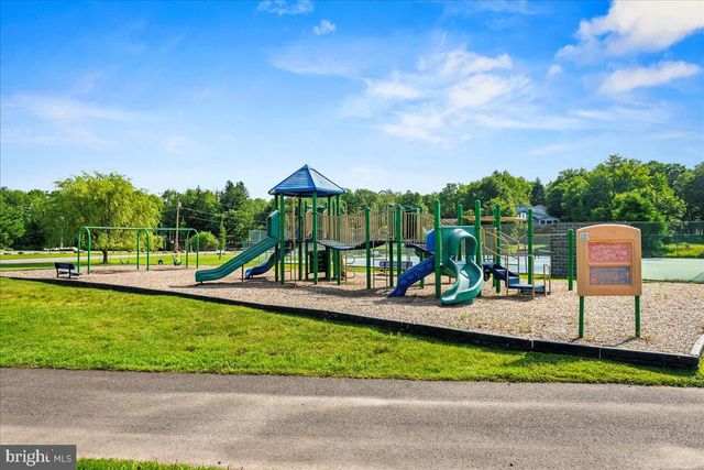 7698 LAKE SHORE DR, Pocono Lake, PA 18347