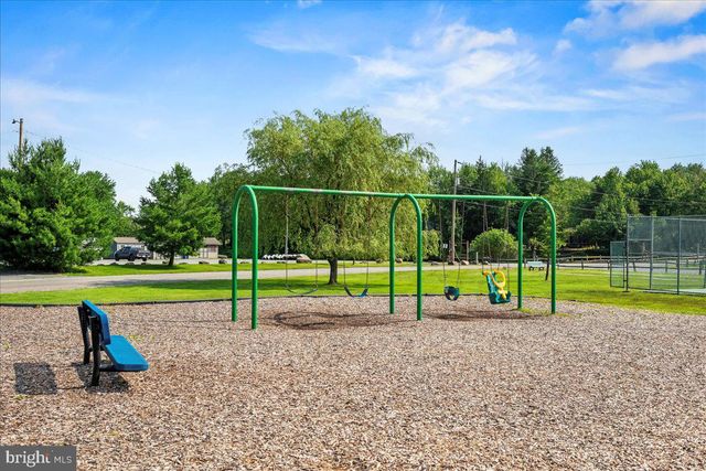 7698 LAKE SHORE DR, Pocono Lake, PA 18347