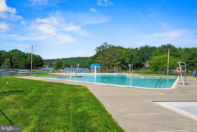 7698 LAKE SHORE DR, Pocono Lake, PA 18347