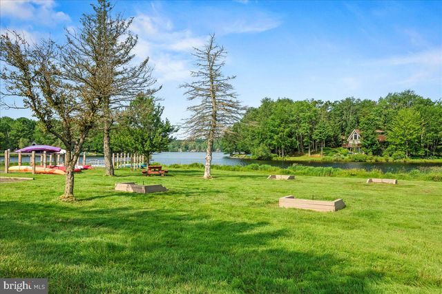 7698 LAKE SHORE DR, Pocono Lake, PA 18347