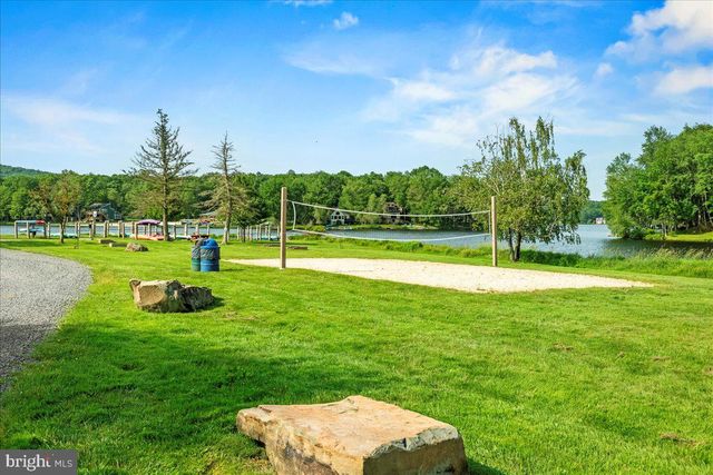 7698 LAKE SHORE DR, Pocono Lake, PA 18347