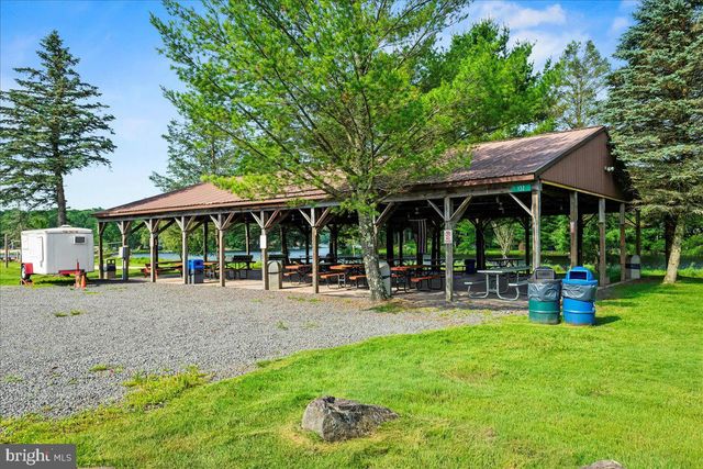 7698 LAKE SHORE DR, Pocono Lake, PA 18347