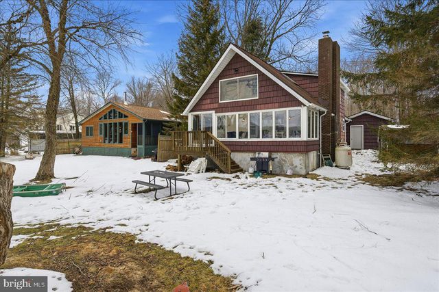 7698 LAKE SHORE DR, Pocono Lake, PA 18347