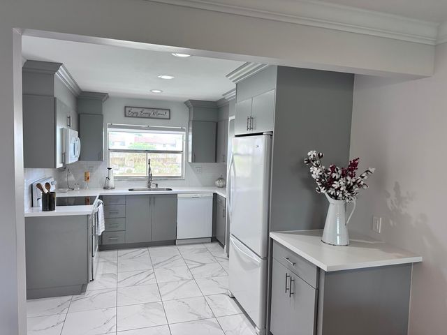 9300 Sunrise Lakes Boulevard 309, Sunrise, FL 33322