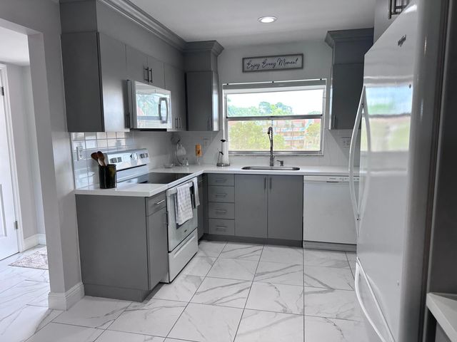 9300 Sunrise Lakes Boulevard 309, Sunrise, FL 33322