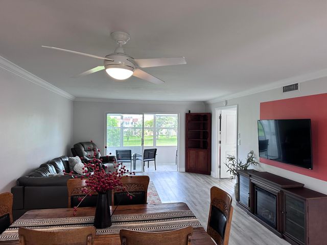 9300 Sunrise Lakes Boulevard 309, Sunrise, FL 33322