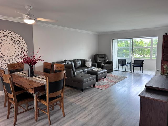 9300 Sunrise Lakes Boulevard 309, Sunrise, FL 33322