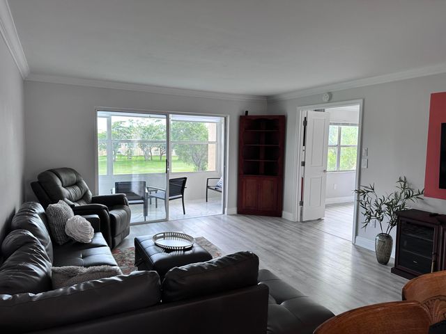 9300 Sunrise Lakes Boulevard 309, Sunrise, FL 33322