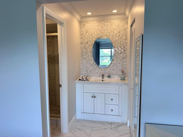 9300 Sunrise Lakes Boulevard 309, Sunrise, FL 33322