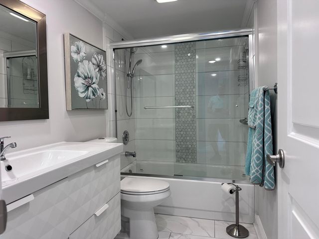 9300 Sunrise Lakes Boulevard 309, Sunrise, FL 33322