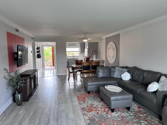 9300 Sunrise Lakes Boulevard 309, Sunrise, FL 33322