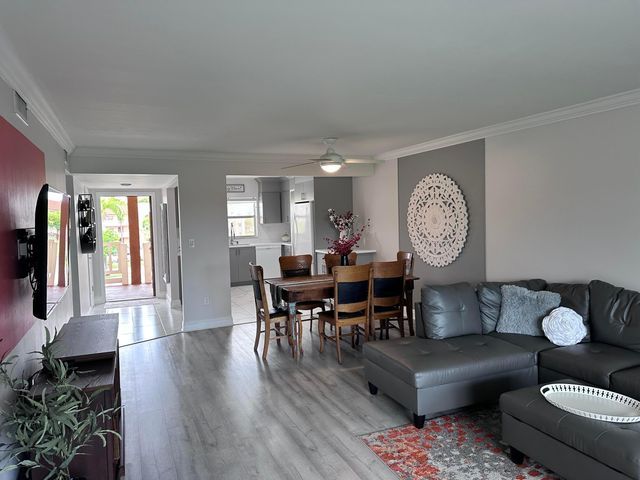 9300 Sunrise Lakes Boulevard 309, Sunrise, FL 33322