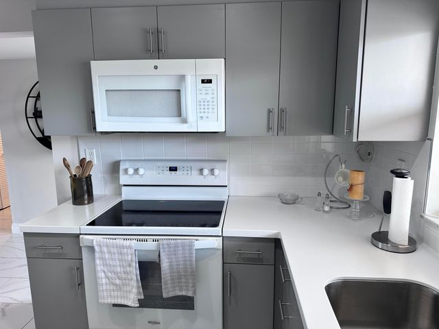 9300 Sunrise Lakes Boulevard 309, Sunrise, FL 33322