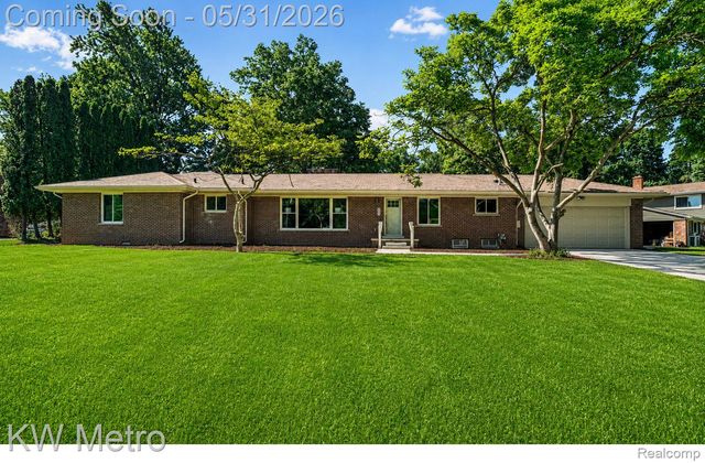 36125 Paddleford Road, Farmington Hills, MI 48331
