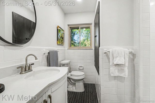 36125 Paddleford Road, Farmington Hills, MI 48331