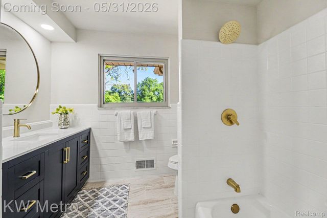 36125 Paddleford Road, Farmington Hills, MI 48331